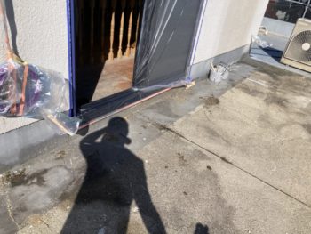 大阪市東成区にて屋上防水工事の下地補修を行いました。